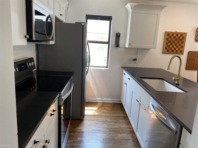 Foto del edificio - 2 br, 1.5 bath Townhome - 617A Moore Avenue