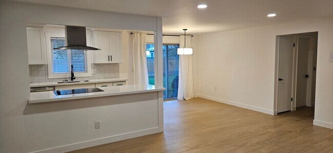 Building Photo - Robinswood Neighborhood  3 Bedroom Rambler