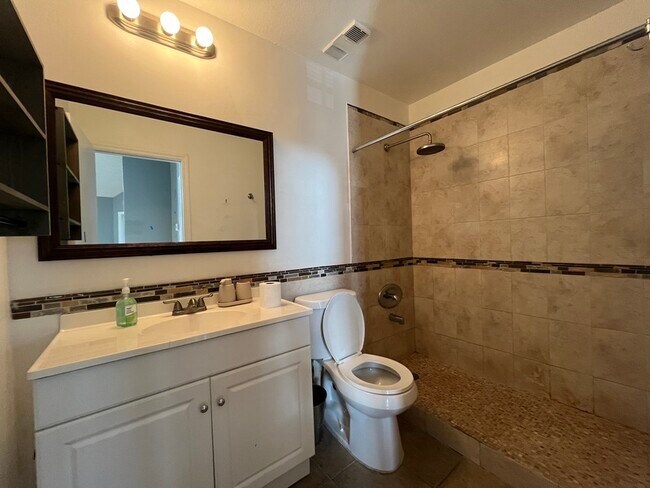 Foto del edificio - 6154 Westgate Dr