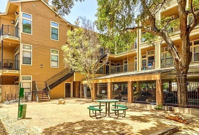 Building Photo - 2802 Nueces St