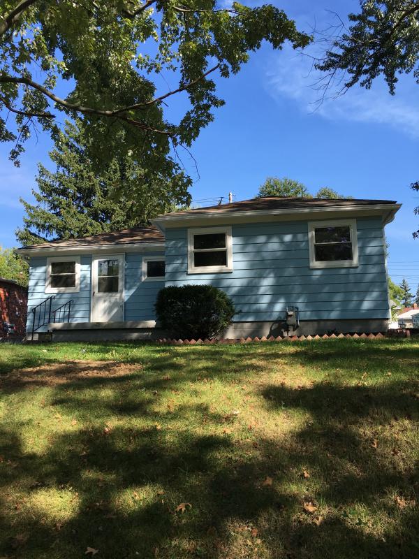 Primary Photo - 1010 Riverside Dr