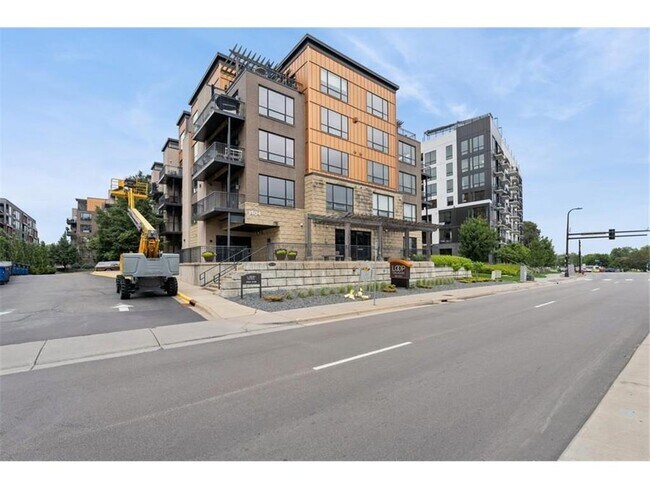 Foto del edificio - 3104 W Lake St
