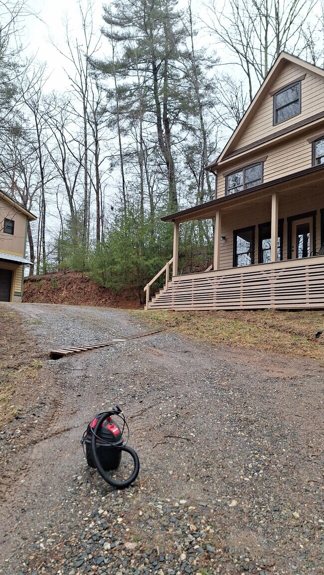 Foto del edificio - 166 Mundy Cove Rd