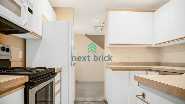 Foto del edificio - 3 Bed 2.5 Bath Townhouse Available for Rent!