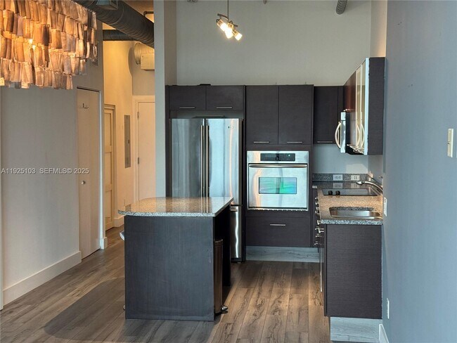 Foto del edificio - 3029 NE 188th St