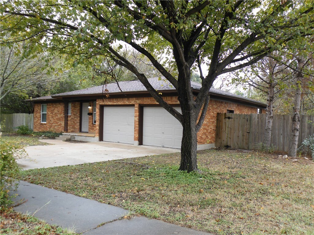 Primary Photo - 3200 Lake Ann Ave
