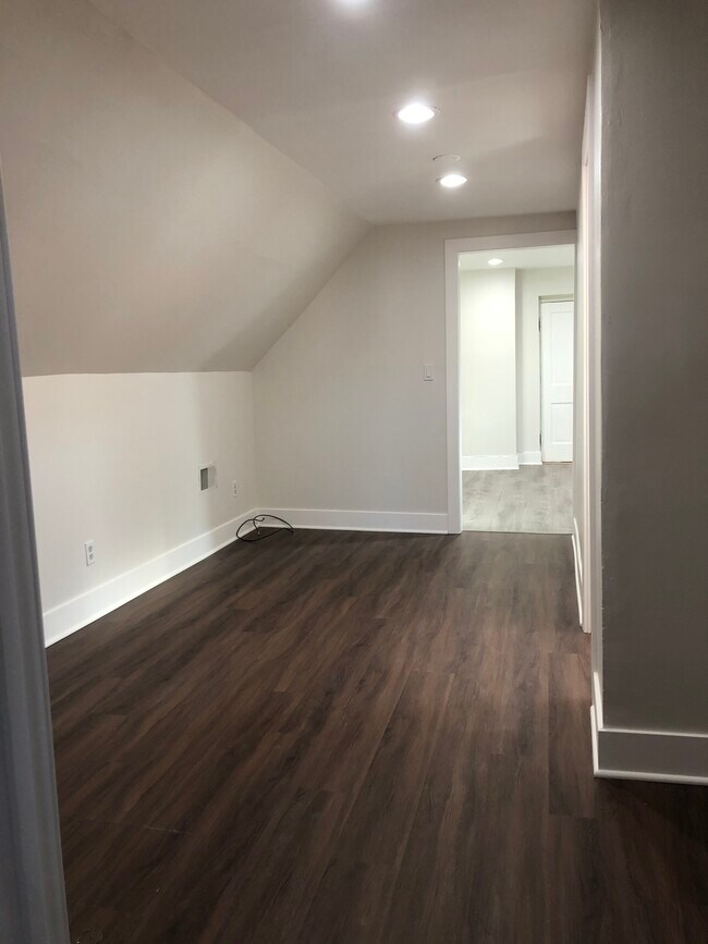 Living room - 3235 N Monticello Ave