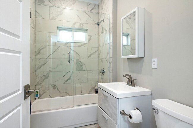 Foto del edificio - 14 Stickney Ave