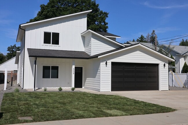 Building Photo - Home Downtown CDA!