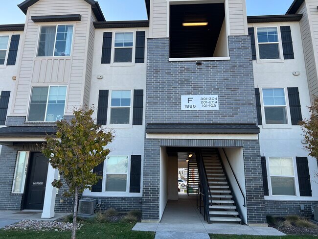 Foto del edificio - 1886 3330 W