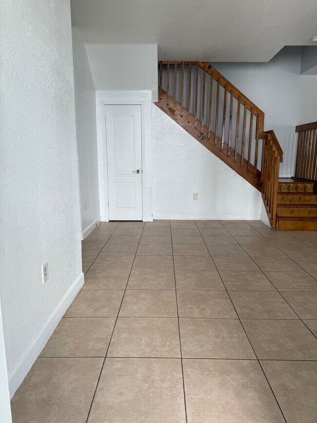 Foto del edificio - 1065 NE 30th Ave