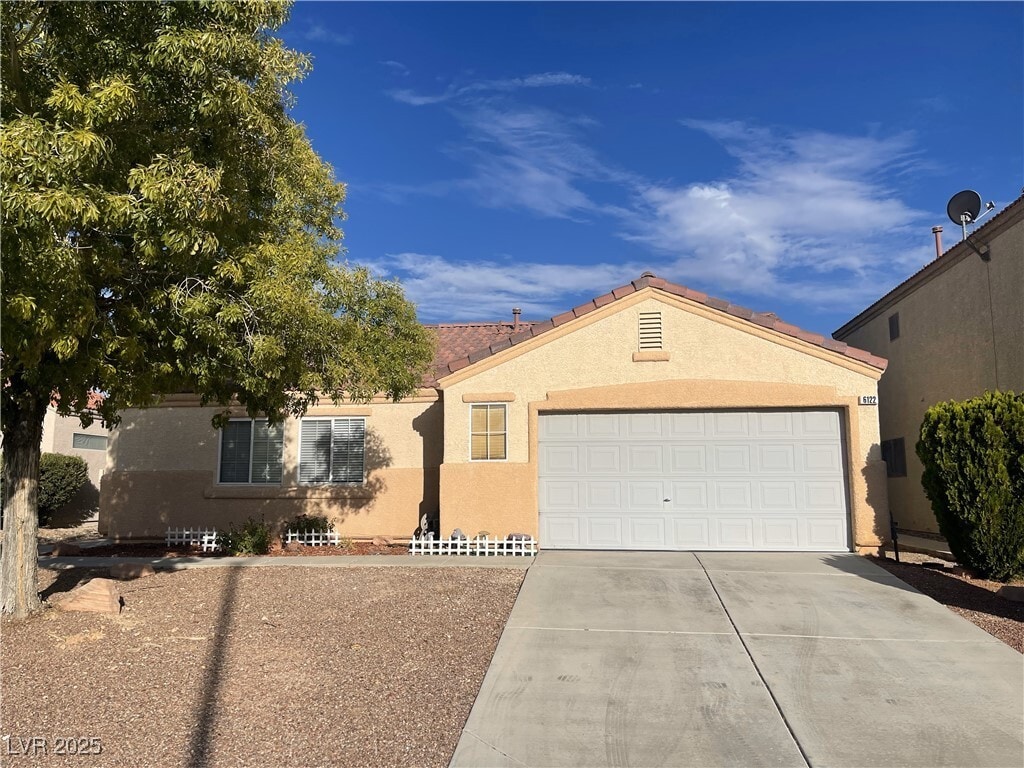 Foto principal - 6122 Cozy Creek St