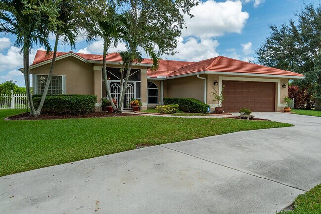 Building Photo - 10850 Paso Fino Dr