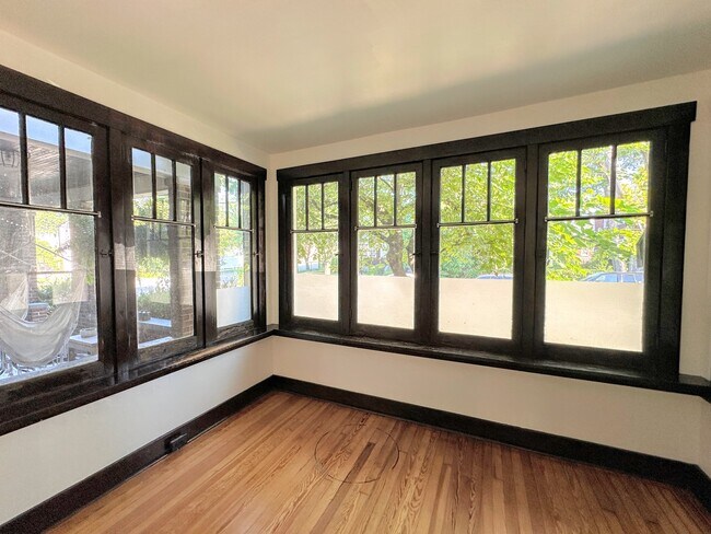 Foto del edificio - 7104 Schoyer Ave