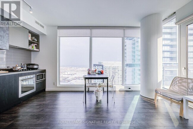 Photo du bâtiment - 1000 Portage Pkwy