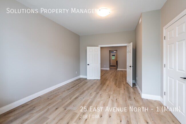 Building Photo - **Wow** Main Floor Century Home Charmer!