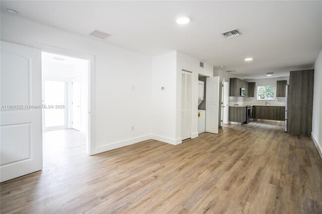 Building Photo - 1850 S Treasure Dr