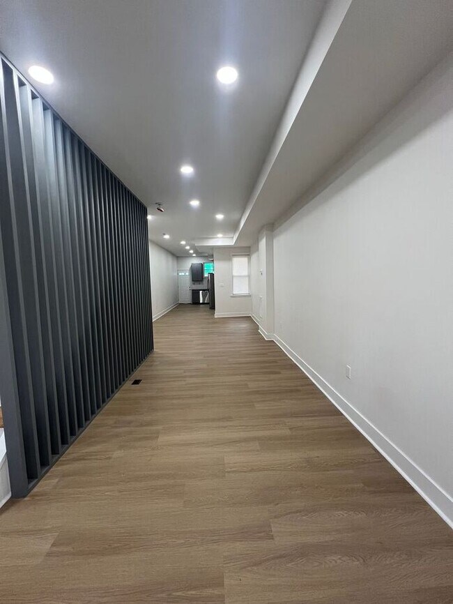 Foto del edificio - 3 bedrooms 2 bathrooms, 21218