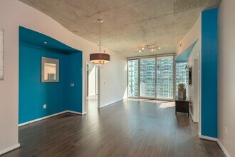 Building Photo - 5925 Almeda Rd