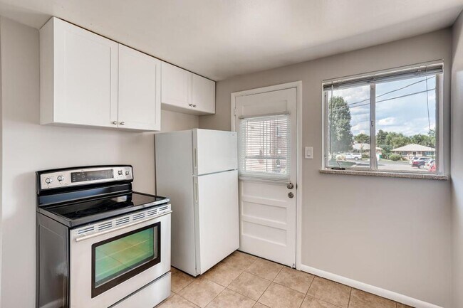 Building Photo - 3365 Sheridan Boulevard