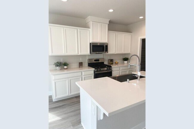 Foto del edificio - 7001 Bergenia Ct