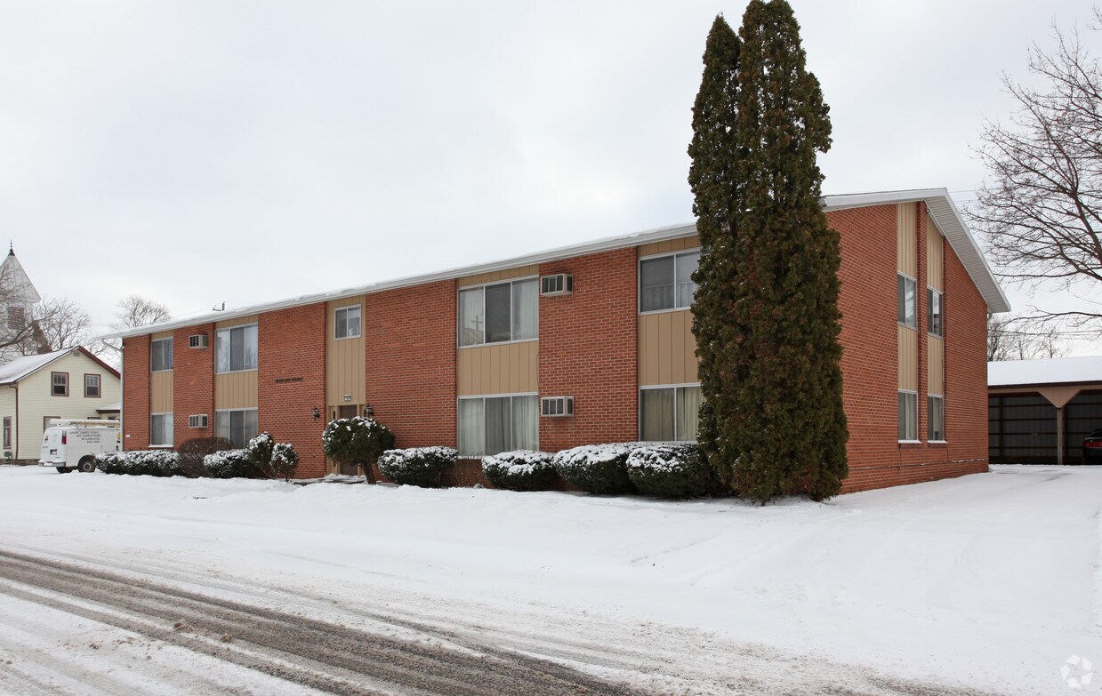 Primary Photo - Highland Manor Apartments
