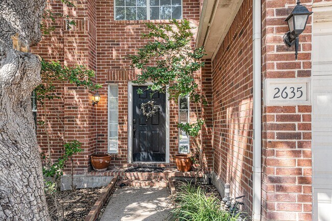 Building Photo - 2635 Lakehills St
