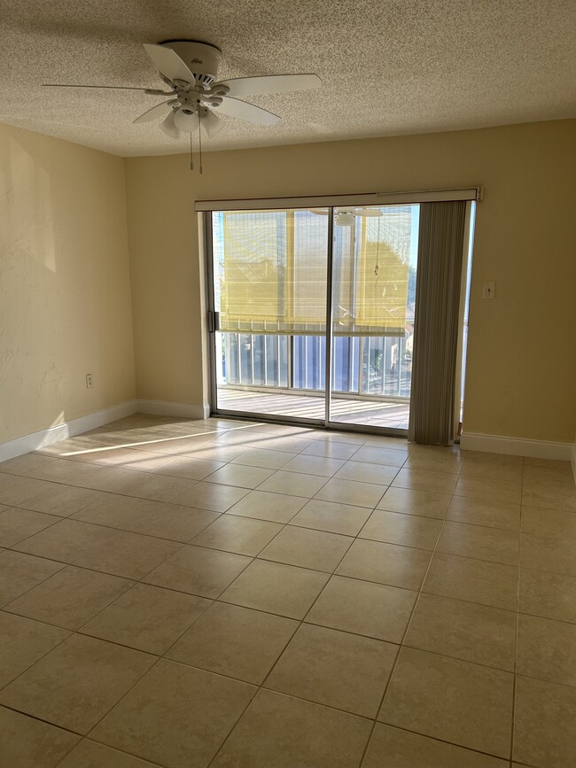 Foto del edificio - 519 Albee Farm Rd