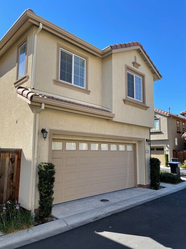 Foto del edificio - MODERN NEWER 3 BEDROOM 2 STORY FAIRFIELD *...