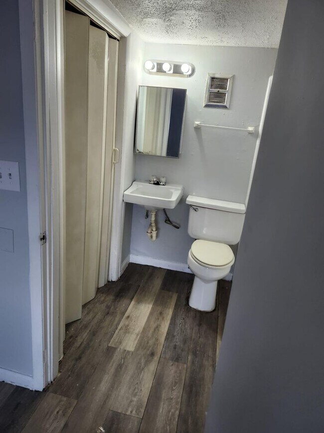 Foto del edificio - 1 Bed 1 Bath Apartment for Rent $950