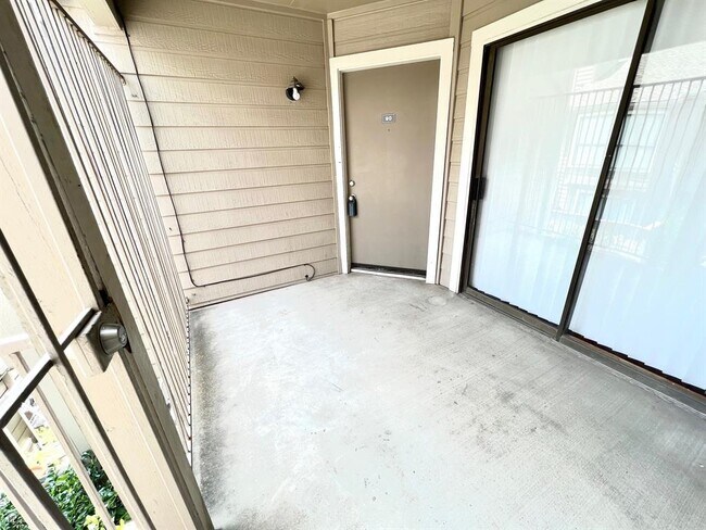 Building Photo - 6701 Sands Point Dr