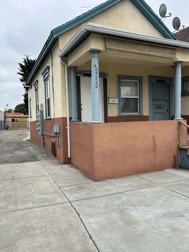 Hayward One Bedroom Duplex - Hayward One Bedroom Duplex House