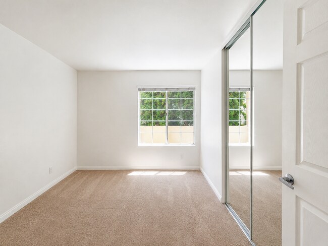 Foto del edificio - 5525 Canoga Ave