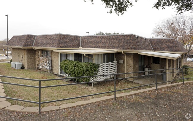 Greenway Village Apartments Mesquite Tx Apartments Com