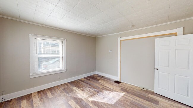 Building Photo - 209 N Sycamore St