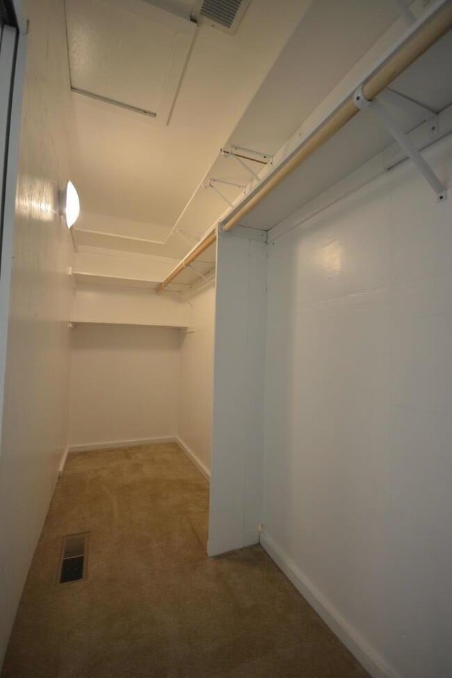 Building Photo - 224 Park Blvd