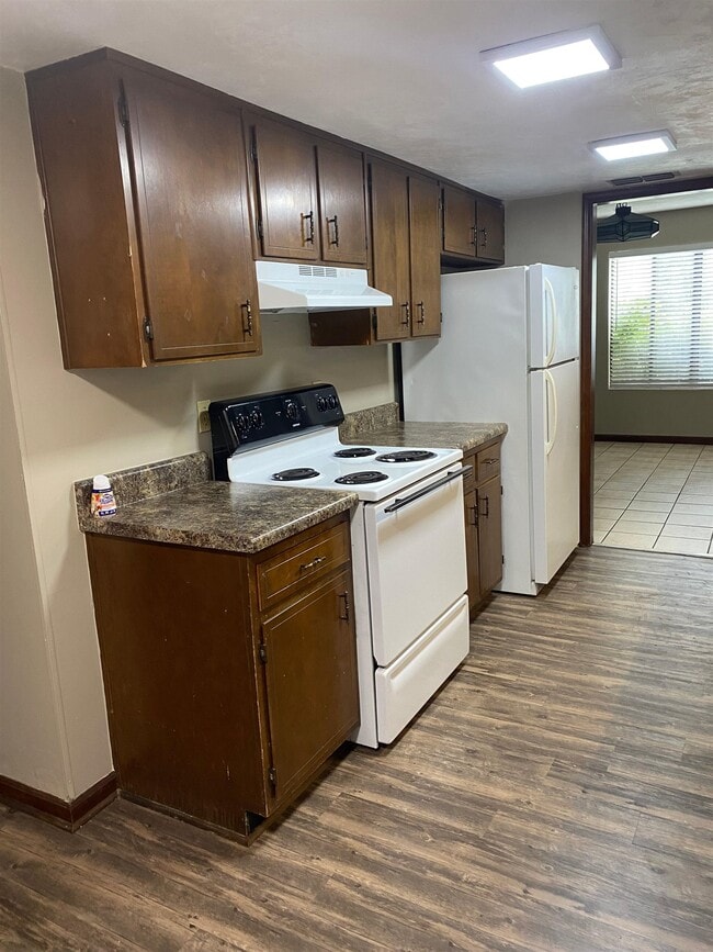 Building Photo - 3312 Whitney Dr W