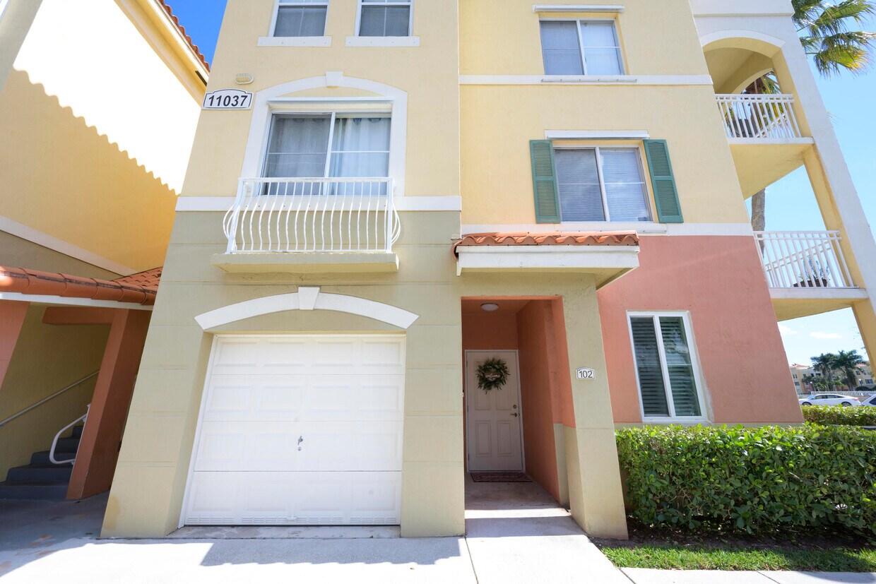 Foto principal - 11037 Legacy Blvd