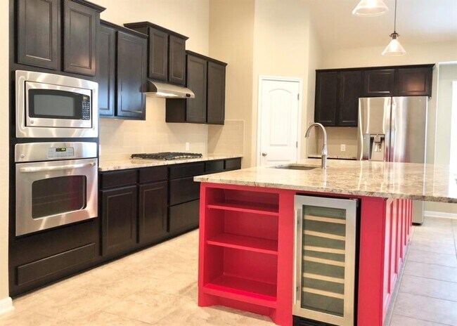 Building Photo - 130 Middle Creek Dr