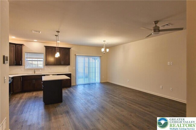 Building Photo - 6639 Stein Way