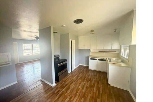 Foto del edificio - 301 Charles Ln