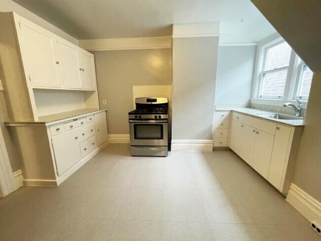 Building Photo - 1 bedroom in San Francisco CA 94110