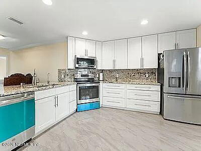 Building Photo - 3054 Caroline Crest Dr E