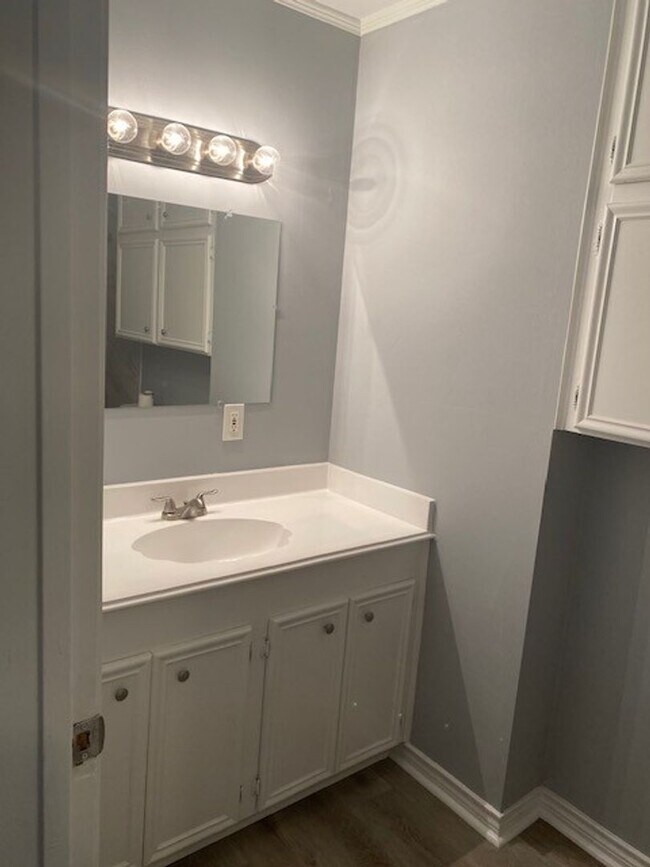 Foto del edificio - RECENTLY REMODELED 3 BEDROOM 2 BATH HOME WITH 1691 IN SWEENY, TEXAS
