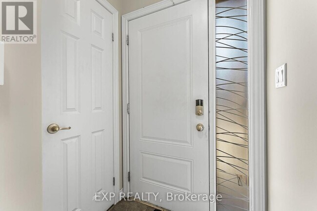 Photo du bâtiment - 377-377 Glancaster Rd