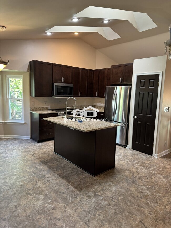 Building Photo - 8026 Stone Haven Dr