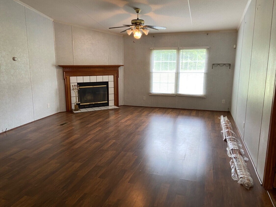 Primary Photo - 3 bedroom 2 bath Mobile Home on 1 acre in ...