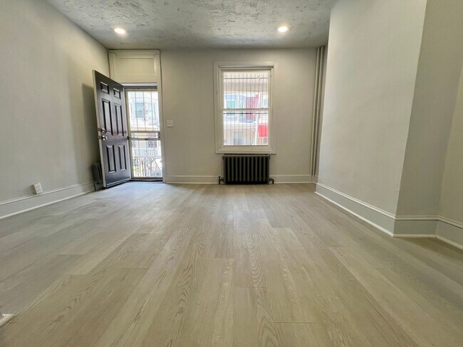 Foto del edificio - PHA Accepted! Newly Renovated Townhome in ...