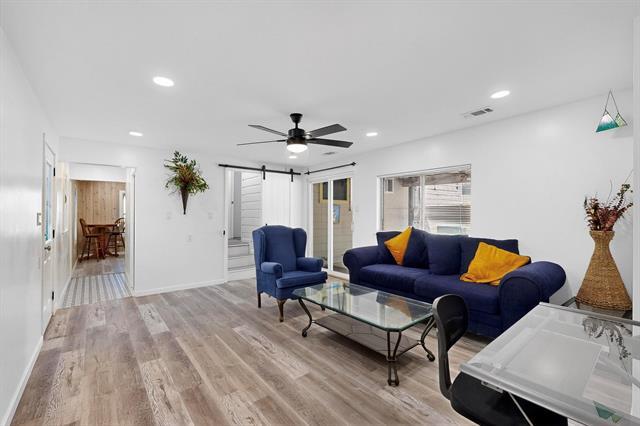 Foto del edificio - 4214 Falls Dr