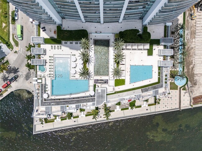Foto del edificio - 1331 Brickell Bay Dr